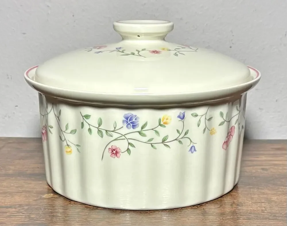 Vtg Johnson Brothers SUMMER CHINTZ 2.25Qt Covered Casserole Dish England chipped